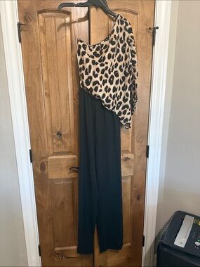 Main Strip One-Shoulder Leopard Print and Black Jumpsuit